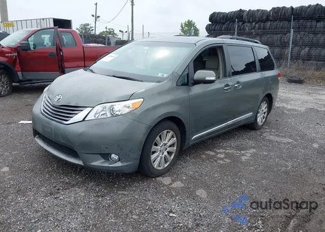 2014 Toyota Sienna Limited 7 Passenger z USA, uszkodzony, nr VIN 5TDDK3DC3ES080867